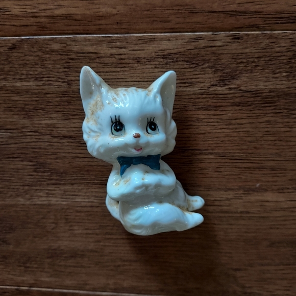 Tiny Vintage Anamorphic Porcelain Kitty Cat Figure - Picture 2 of 3